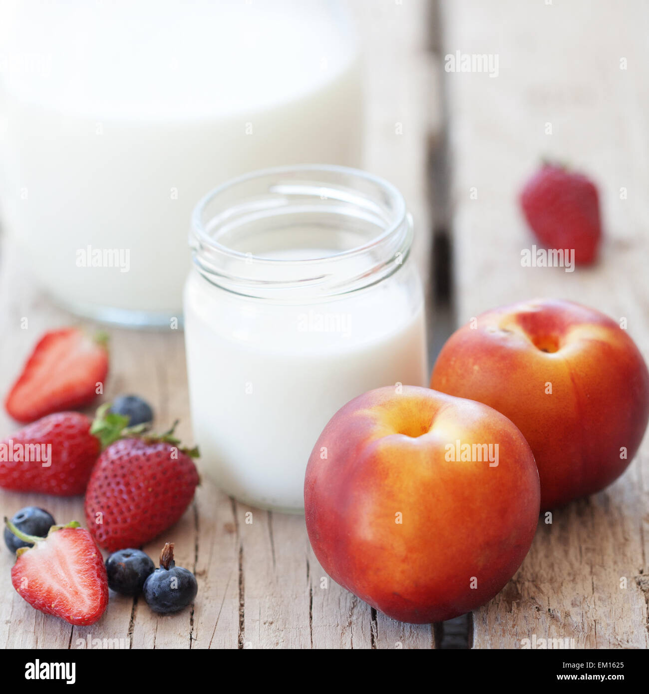 Frutta e latte Foto Stock