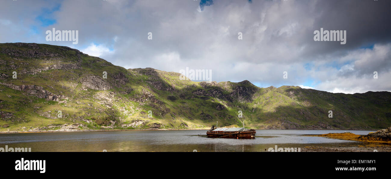 Un Bacino galleggiante sull'acqua; a Ardnamurchan Argyl Scozia Scotland Foto Stock