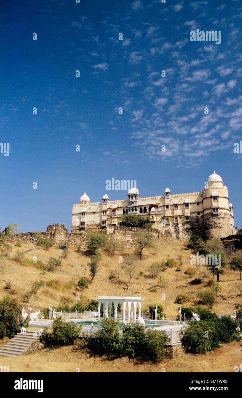 India, Palazzo e nuovi convertiti hotel vicino Bari Sadri; Rajasthan Foto Stock