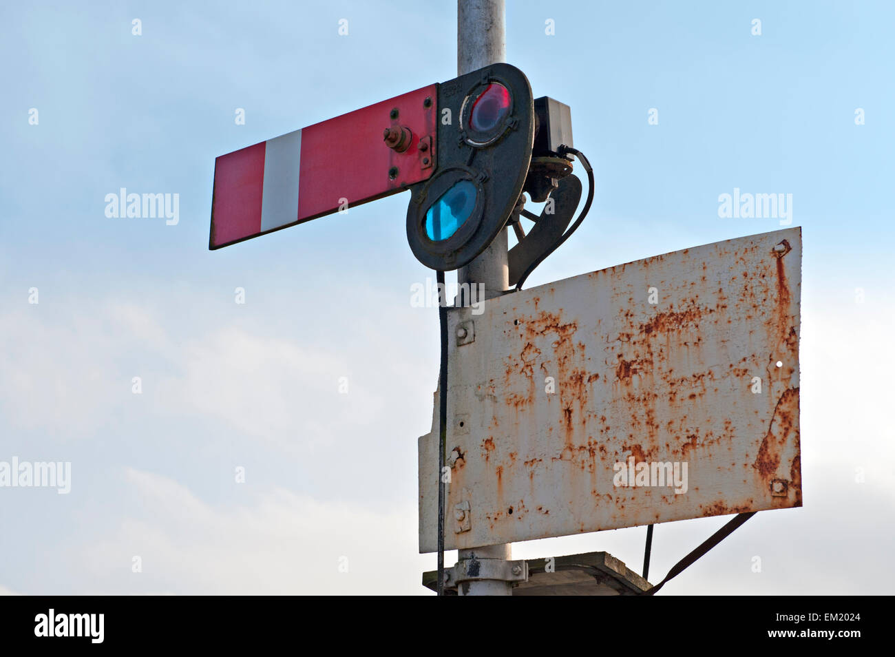 Quadrante inferiore il segnale di stop a Worcester Shrub Hill stazione ferroviaria, Worcester, Inghilterra Foto Stock