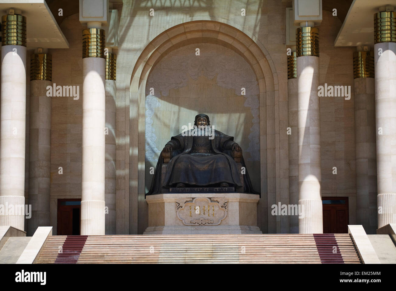 Una statua di Gengis Khan Il fondatore dell'Impero Mongolo; Ulaanbatar Mongolia Foto Stock