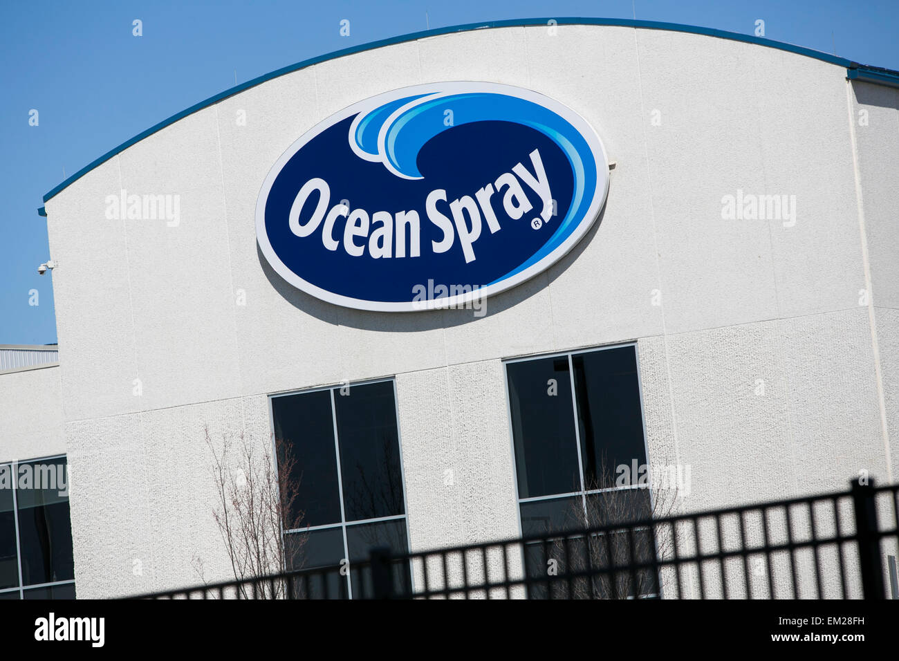 Un segno del logo al di fuori di un meccanismo azionato da Ocean Spray a Allentown, Pennsylvania. Foto Stock