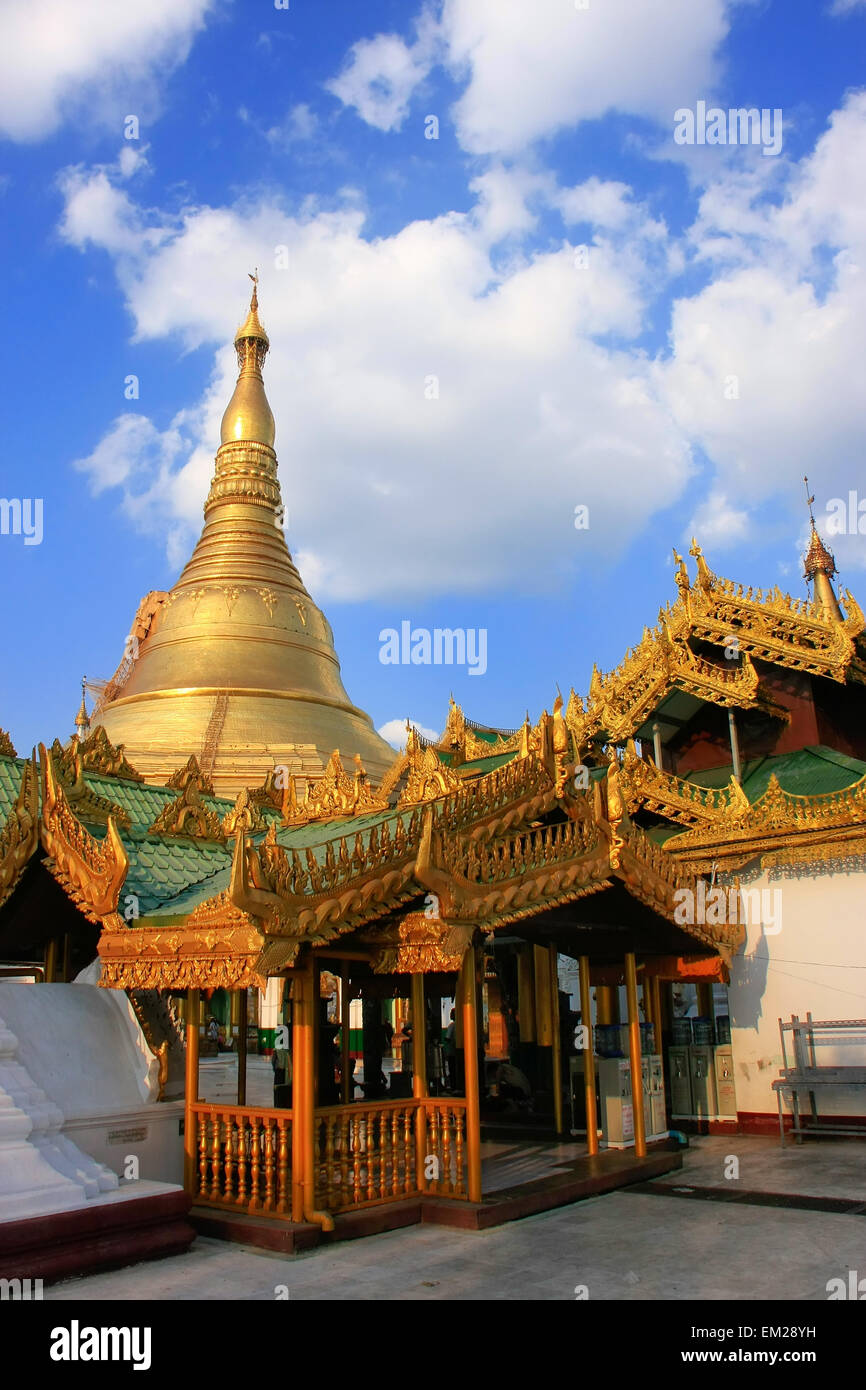 Shwedagon pagoda in Yangon, Myanmar, sud-est asiatico Foto Stock