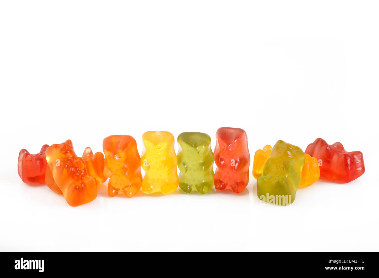 Jelly gummy bears isolati su sfondo bianco Foto Stock