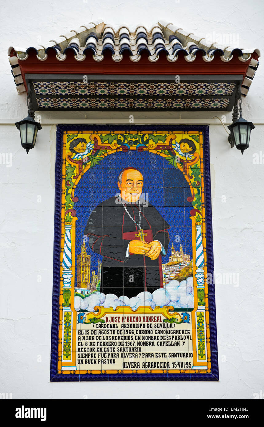 Lapide a Monsignor Bueno Monreal presso il Santuario de Nuestra Señora de los Remedios, Olvera, Andalucía, Spagna Foto Stock