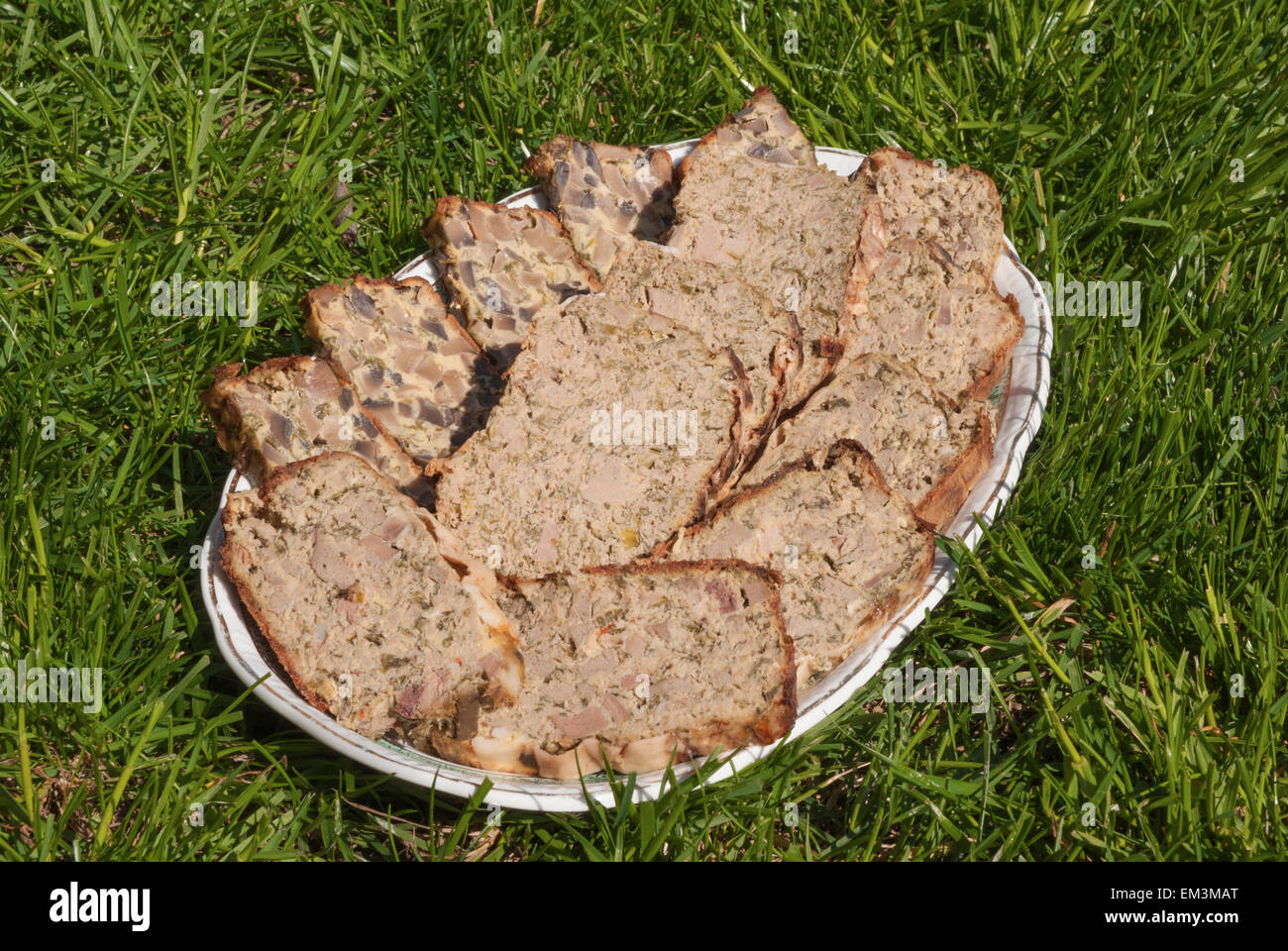 Rumeno tradizionale ' Drob' - In casa polpettone di agnello ed erbe aromatiche Foto Stock