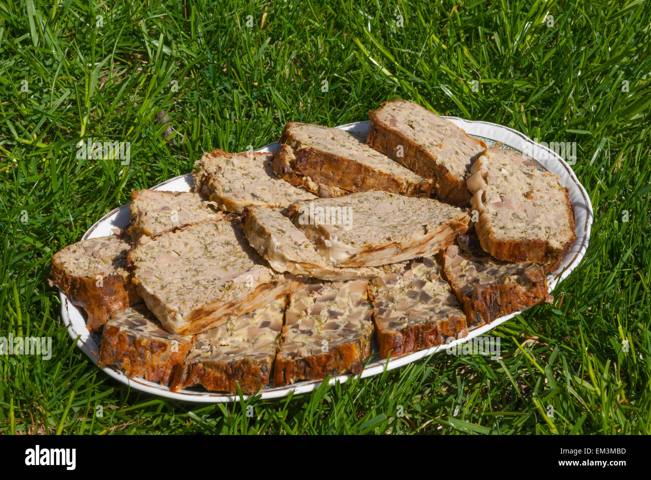 Rumeno tradizionale ' Drob' - In casa polpettone di agnello ed erbe aromatiche Foto Stock