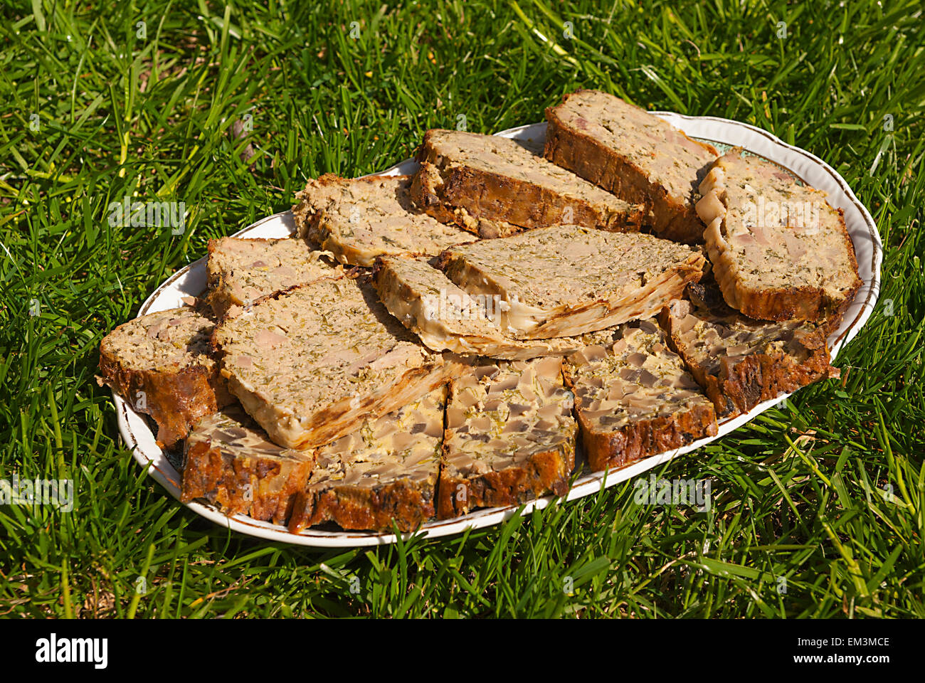 Rumeno tradizionale ' Drob' - In casa polpettone di agnello ed erbe aromatiche Foto Stock