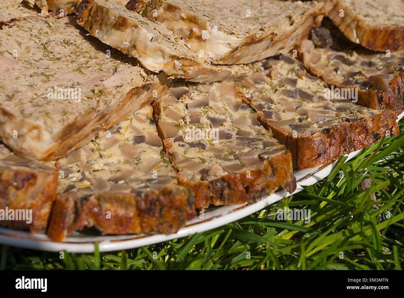 Rumeno tradizionale ' Drob' - In casa polpettone di agnello ed erbe aromatiche Foto Stock