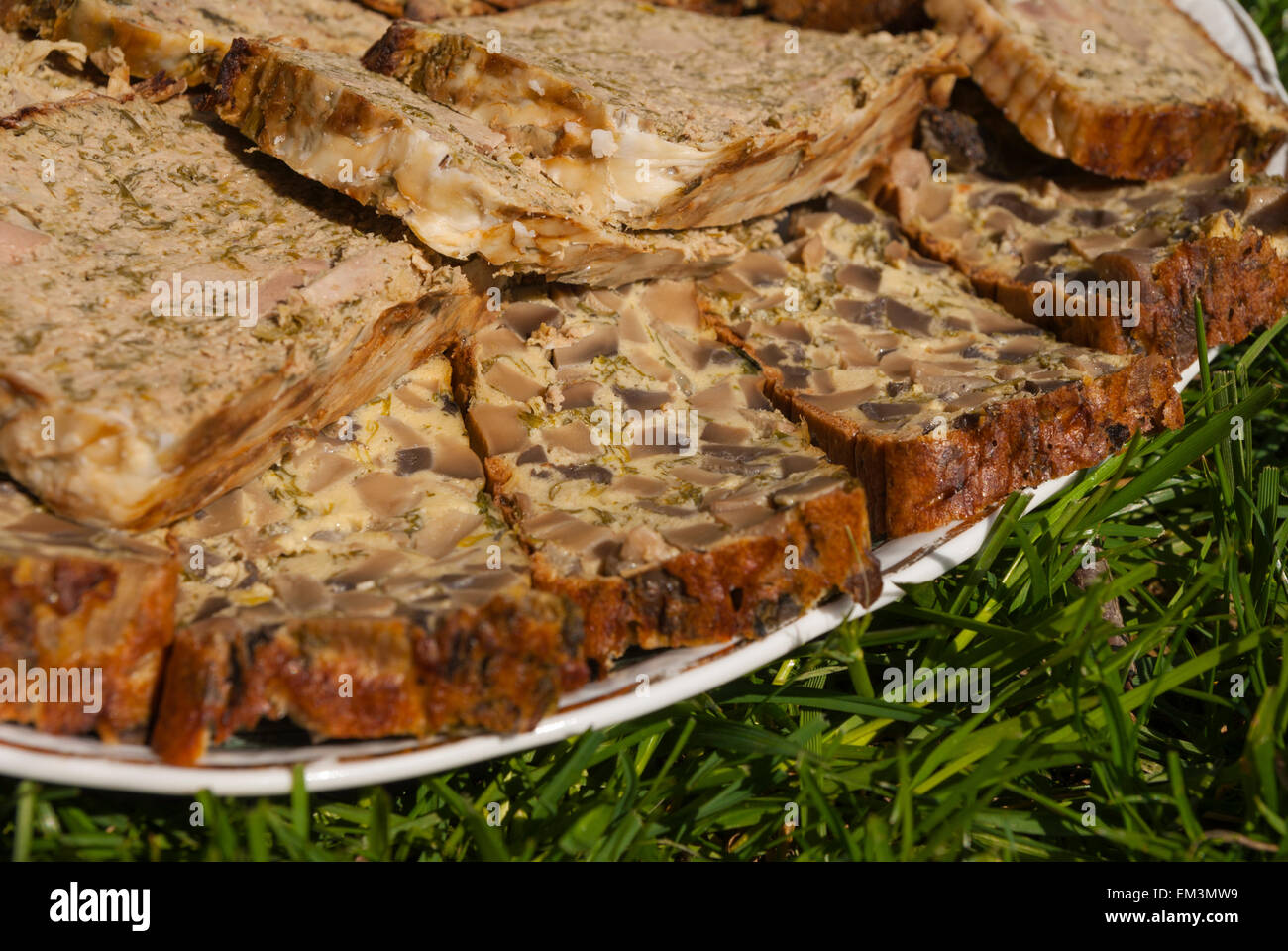 Rumeno tradizionale ' Drob' - In casa polpettone di agnello ed erbe aromatiche Foto Stock