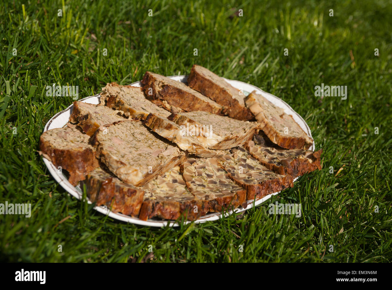 Rumeno tradizionale ' Drob' - In casa polpettone di agnello ed erbe aromatiche Foto Stock