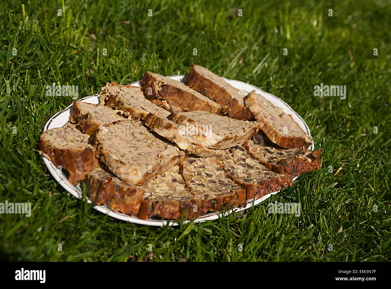 Rumeno tradizionale ' Drob' - In casa polpettone di agnello ed erbe aromatiche Foto Stock