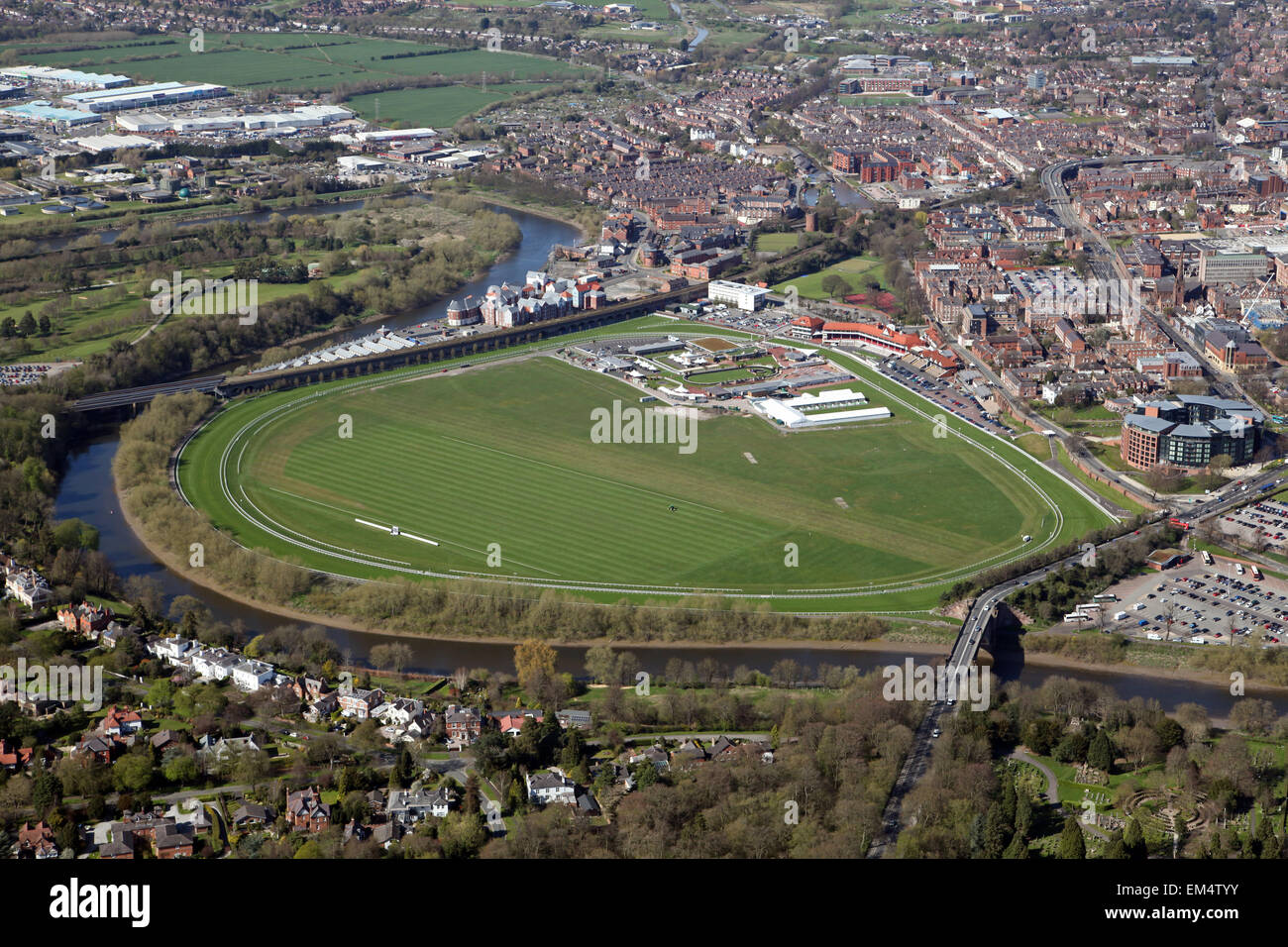 Vista aerea di Chester Racecourse, noto come Roodee nel Cheshire, Regno Unito Foto Stock