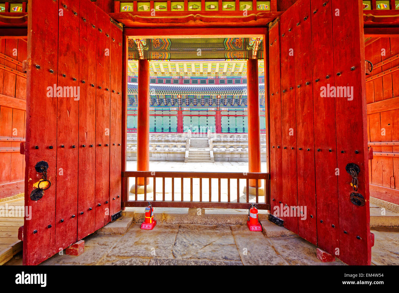 Il coreano di vecchi edifici. Gate Anapji porta in Gyeongju, Corea del Sud Foto Stock