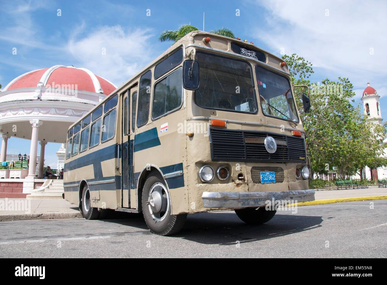 Vintage bus russo a Cienfuegos, Cuba Foto Stock