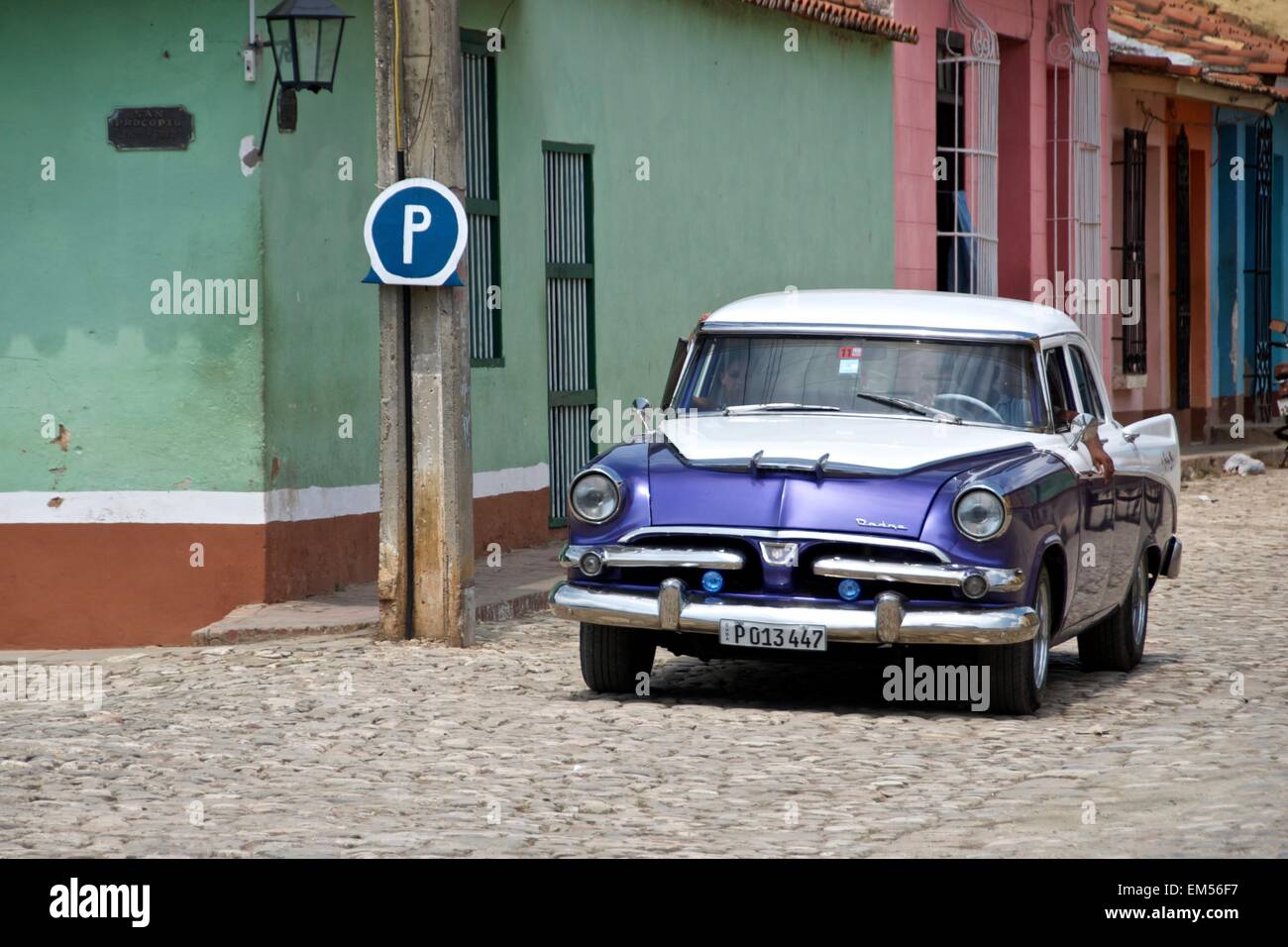 Classic American auto in Trinidad, Cuba Foto Stock