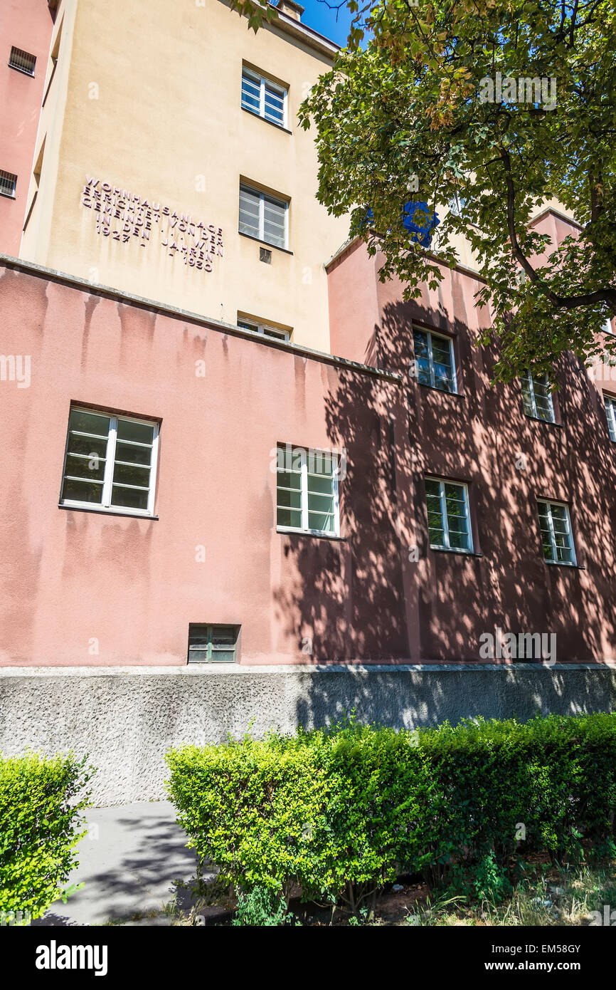 La facciata anteriore del Karl Marx Hof Foto Stock
