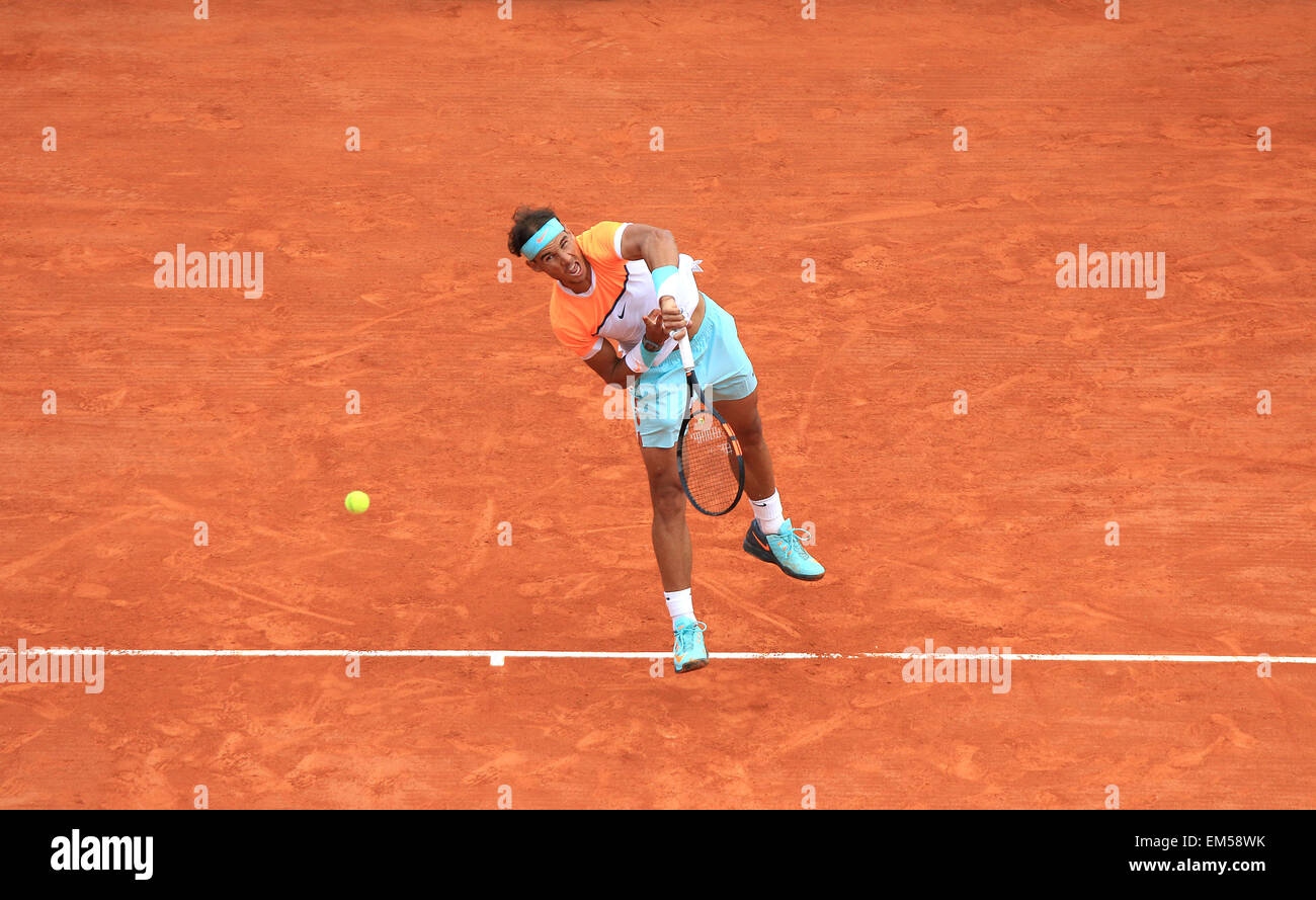 Monte Carlo, Monaco. 16 Aprile, 2015. Rafael Nadal in azione contro John Isner, tennis ATP Montecarlo Rolex Masters ha suonato presso il Monte Carlo Country Club di Monaco. © Credit: Jimmy Whhittee/Alamy Live News Foto Stock