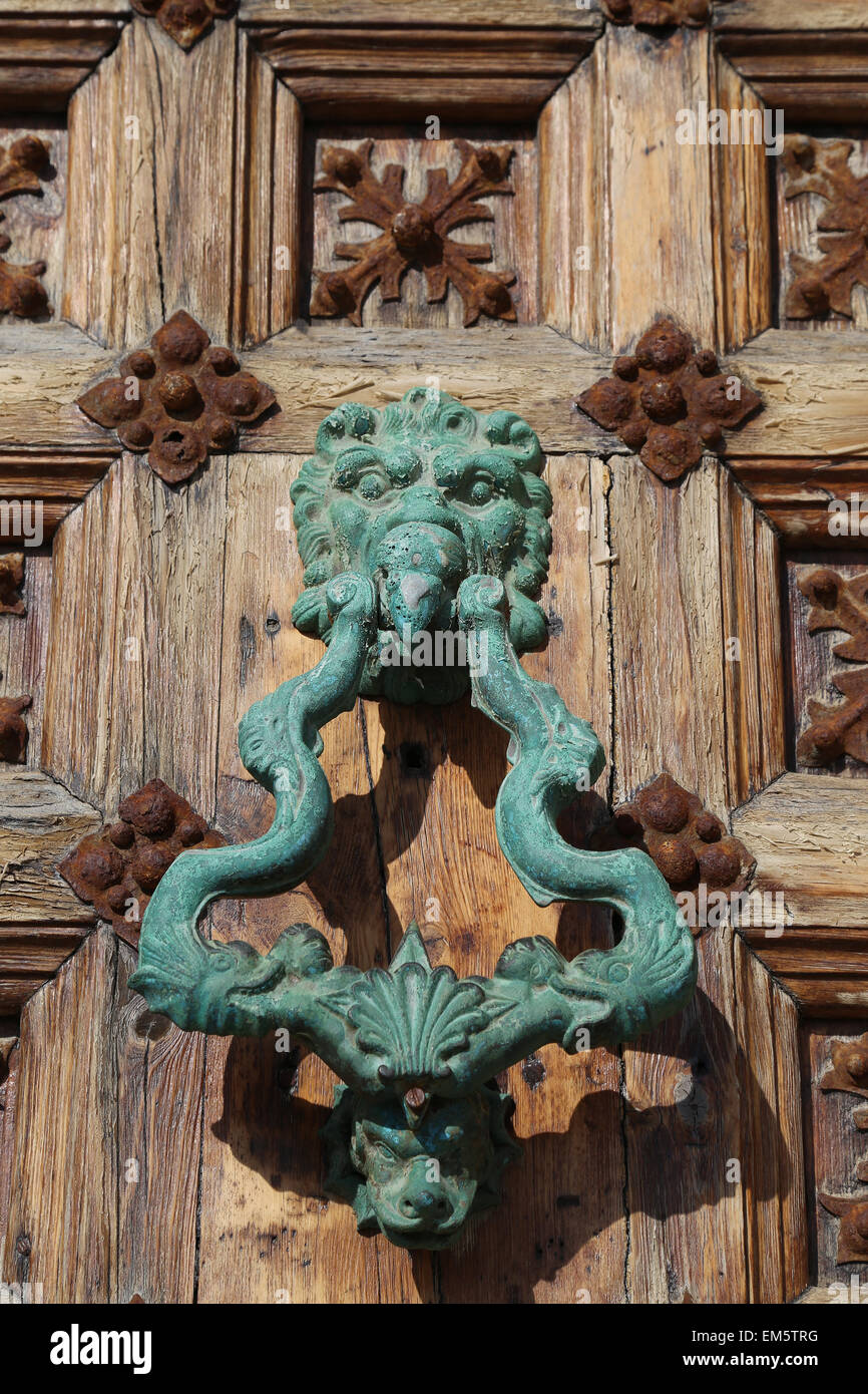 Spagna. La Catalogna. Sitges, Harbour Front, delle maniglie delle porte. Foto Stock