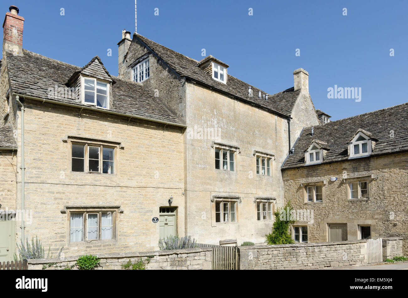 Cotswold tradizionali edifici in pietra a Bibury, vicino a Cirencester Foto Stock