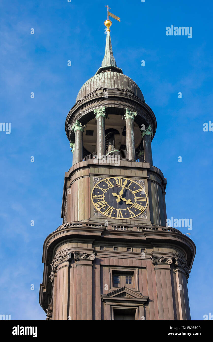 Torre di Hauptkirche Sankt Michaelis (St. Michael's Chiesa di Amburgo Foto Stock