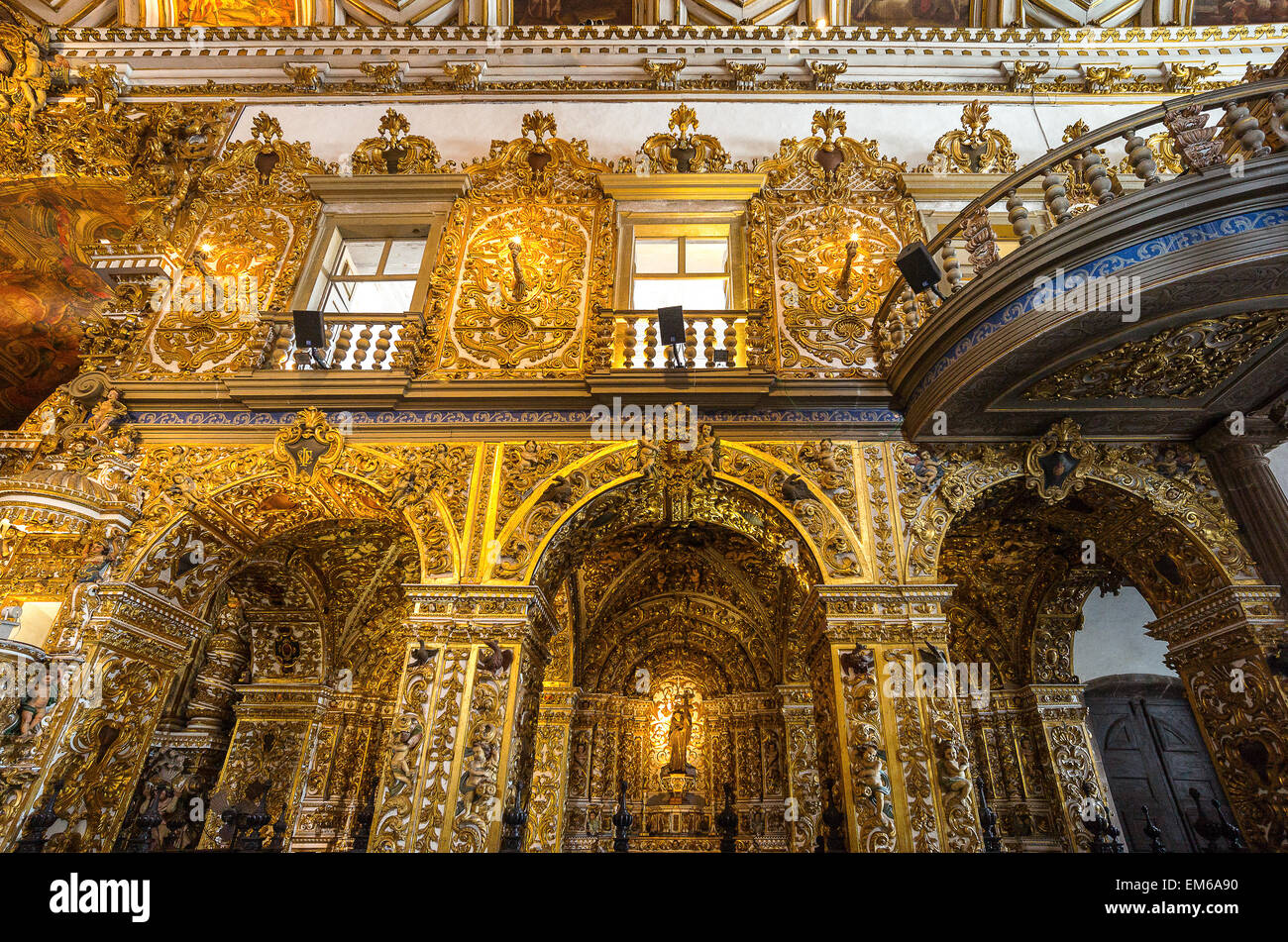 Il Brasile, Salvador, statue di santi e decori in oro in - Chiesa di San Francesco Foto Stock