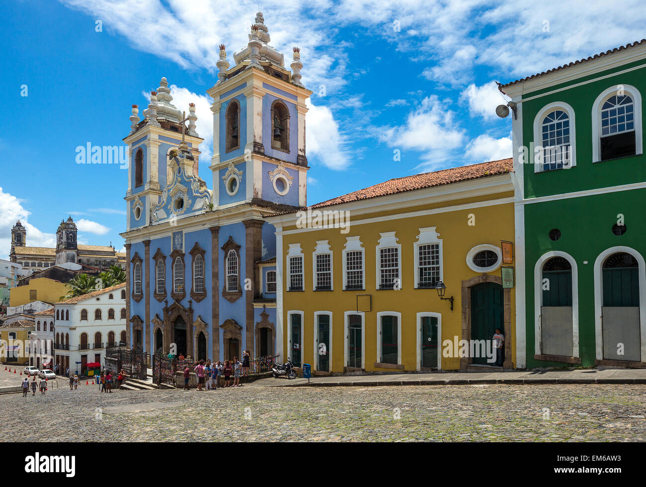 Il Brasile, Salvador, il vecchio quartiere Pelourinho visto da Peolurinho suqare, sulla destra la Nossa Sra. De Rosario Dos Pretos chiesa Foto Stock