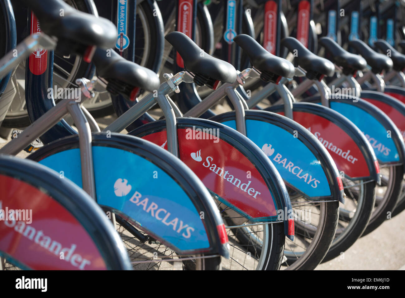 Londra è blu "Boris bikes" devono essere dipinte di rosso sotto una di sette anni del contratto di sponsorizzazione con Santander vale la pena di circa £ 7 m un anno, REGNO UNITO Foto Stock