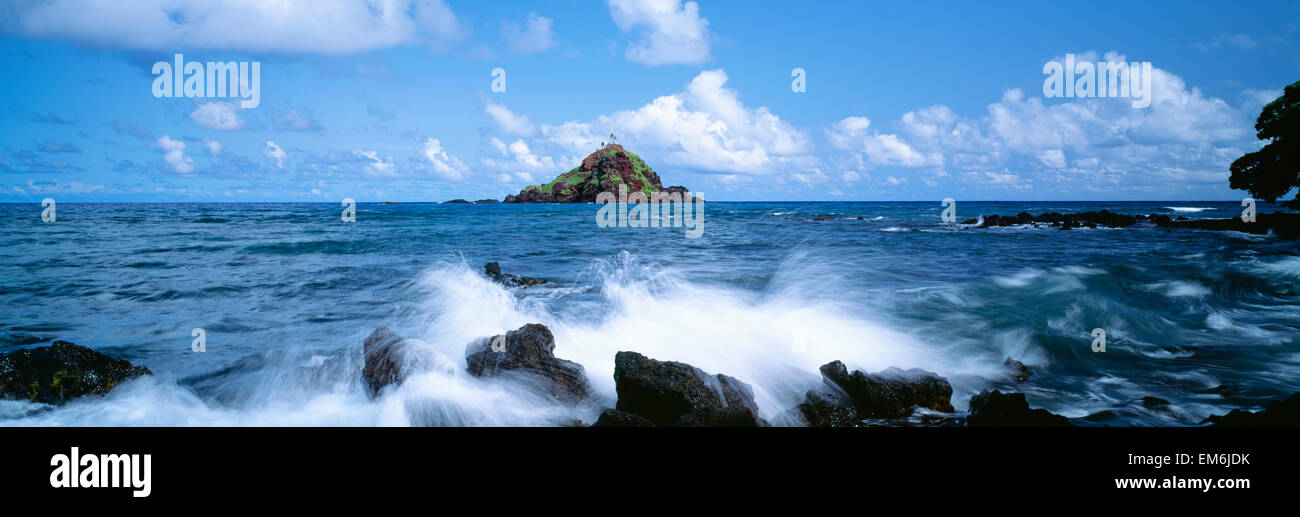 Stati Uniti d'America, Hawaii Maui Vista di Alau isolotto di Hana Shore; Hana Foto Stock