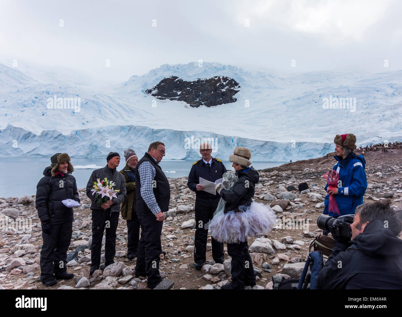 Kevin Raber sposa la sua fidanzata Debbie, Neko Harbour, Antartide Foto Stock