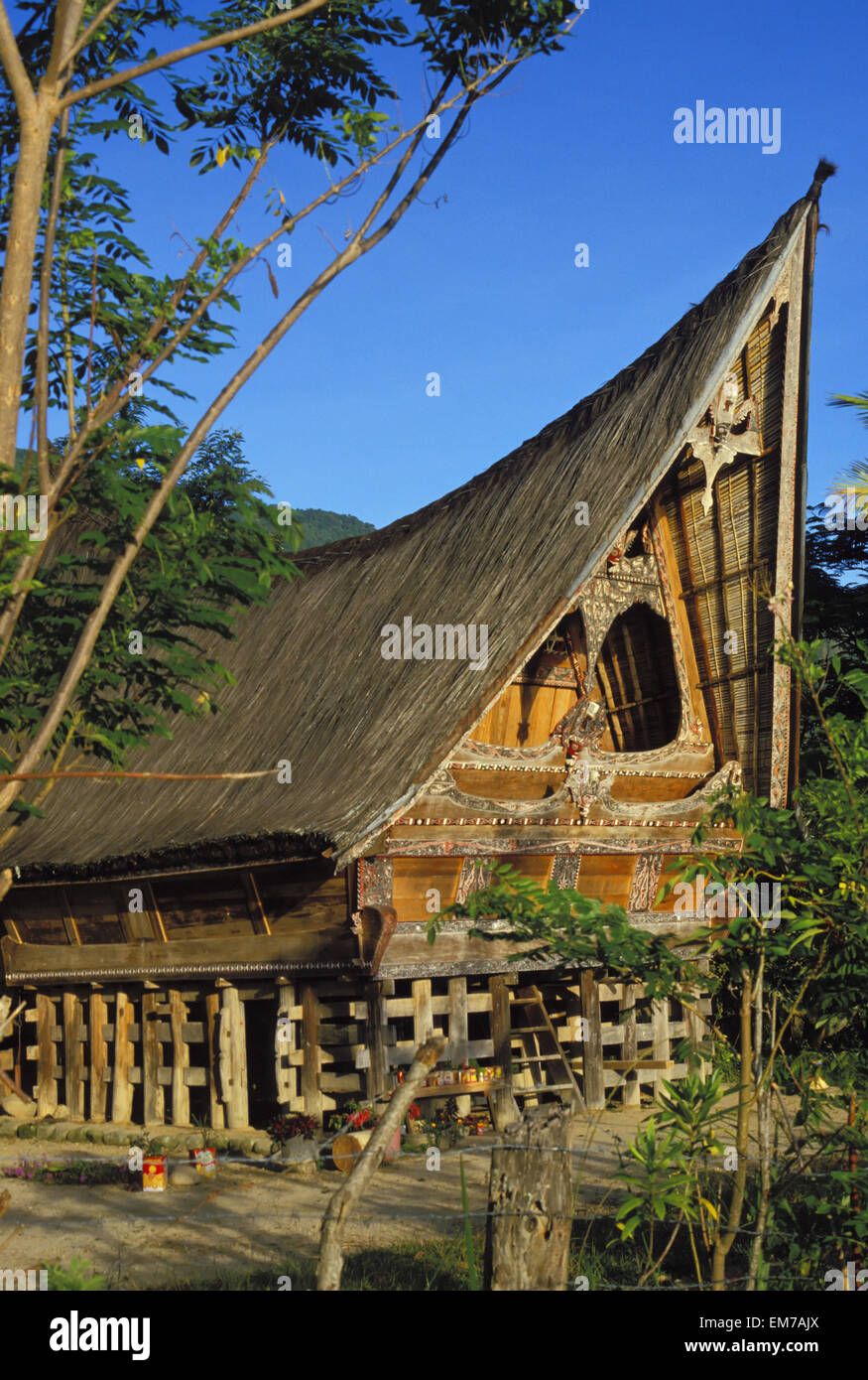 Indonesia, Sumatra, Lago Toba, Vista esterna dei tradizionali batik House Foto Stock