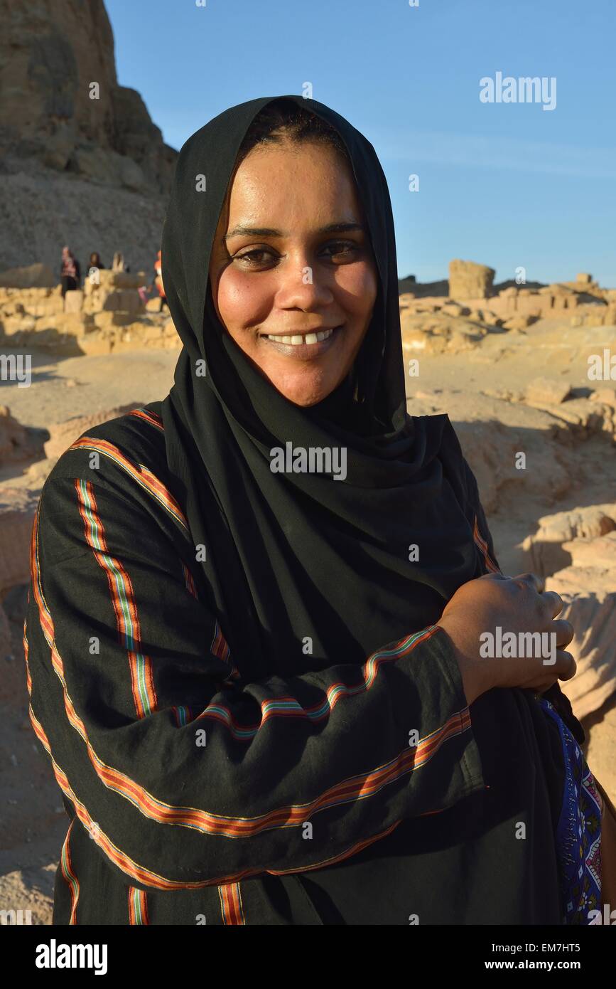 Giovane donna con copricapo, ritratto, Gebel Barkal, Karima, settentrionale, la Nubia, Sudan Foto Stock