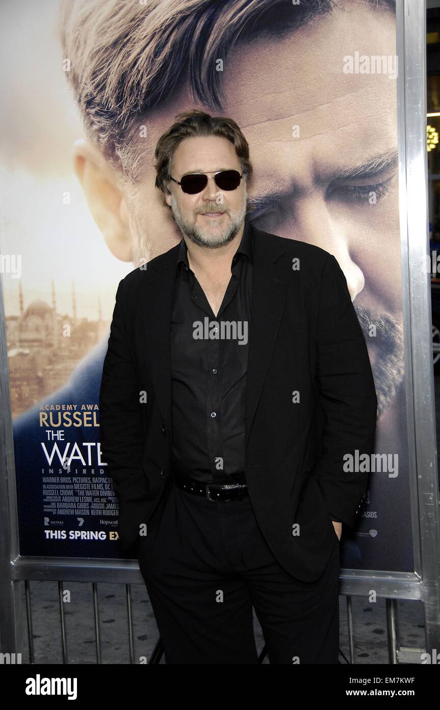 Los Angeles, CA, Stati Uniti d'America. Xvi Apr, 2015. Russell Crowe all'arrivo per l'acqua rabdomante Premiere, Cinese TCL 6 teatri (in precedenza Grauman's), Los Angeles, CA 16 aprile 2015. Credito: Michael Germana/Everett raccolta/Alamy Live News Foto Stock