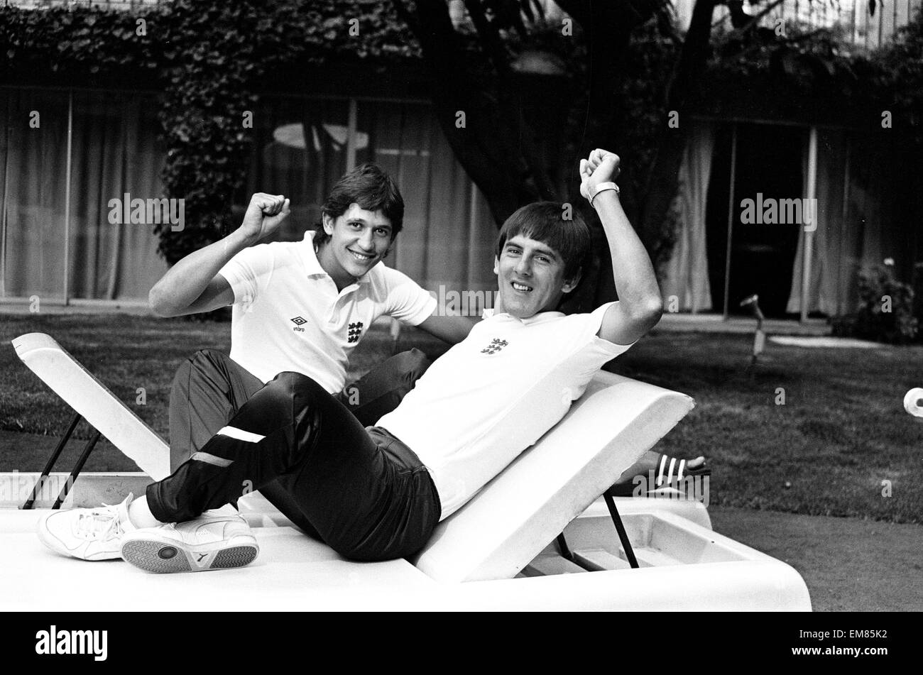 In Inghilterra i calciatori Gary Lineker (sinistra) e Peter Beardsley presso il team di base in Messico durante il 1986 World Cup torneo. Giugno 1986. Foto Stock