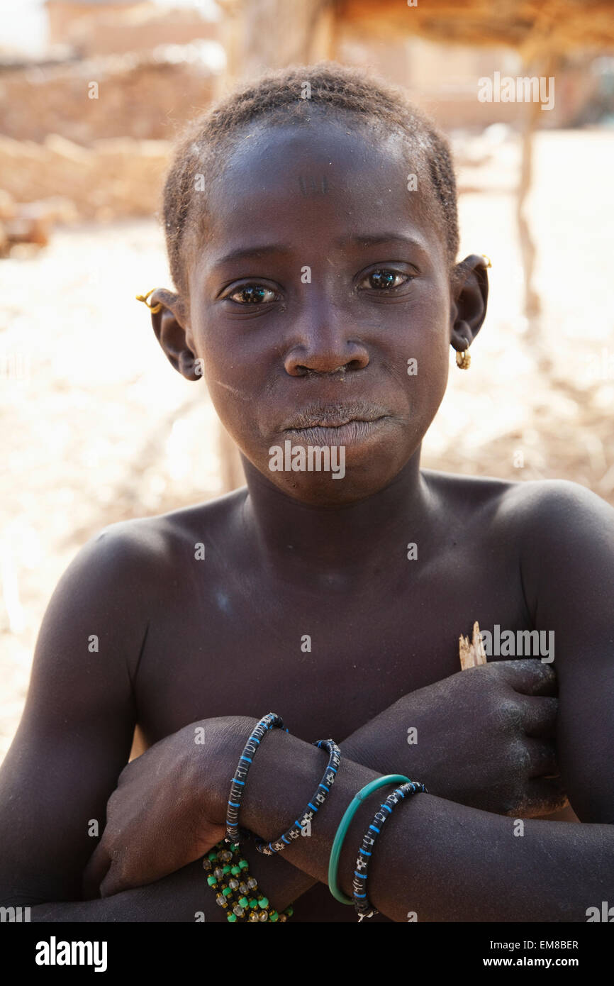 Ritratto di una ragazza Fulani in Youga, Mali Foto Stock