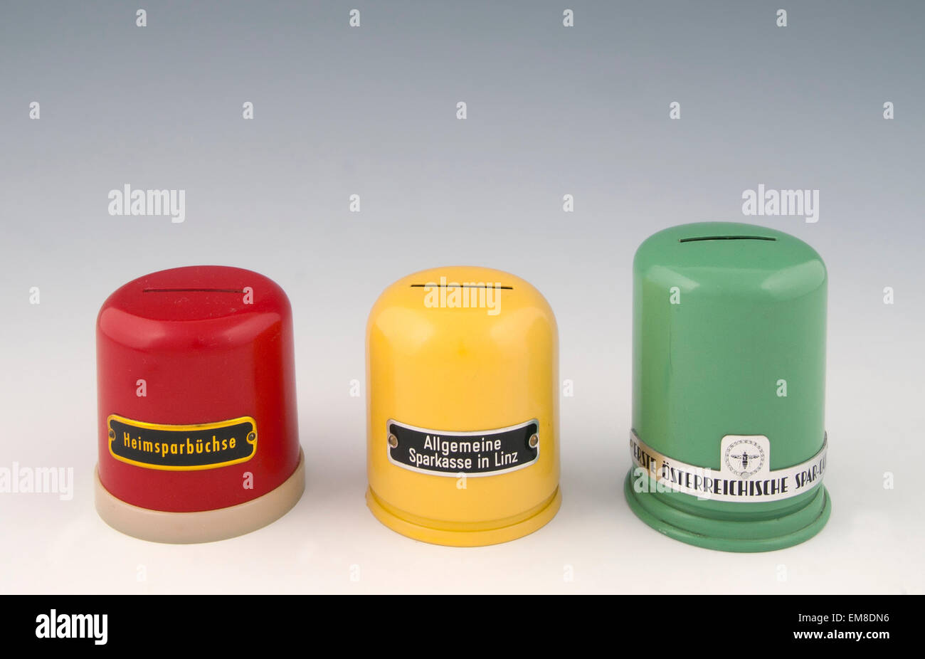 Varie caselle di denaro e piggybank Foto Stock