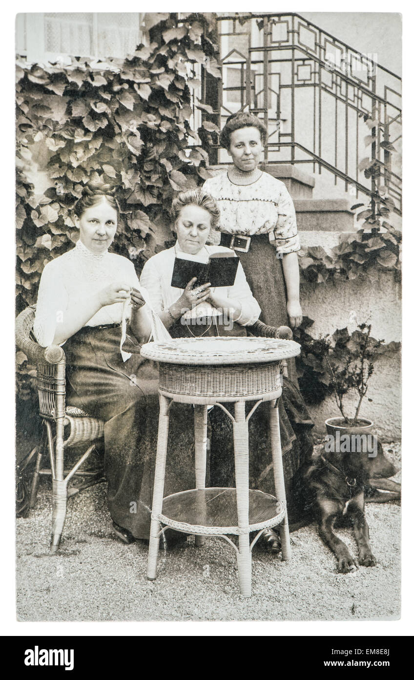 Berlino, Germania - circa 1932: original vintage. foto ritratto di tre donne mature. Foto Stock