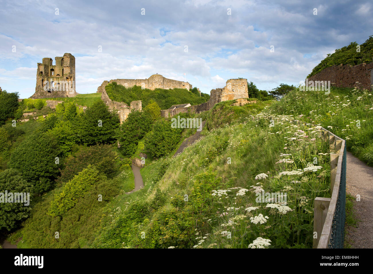 Regno Unito, Inghilterra, Yorkshire, Scarborough, il castello di mantenere e rovine sulla collina Foto Stock