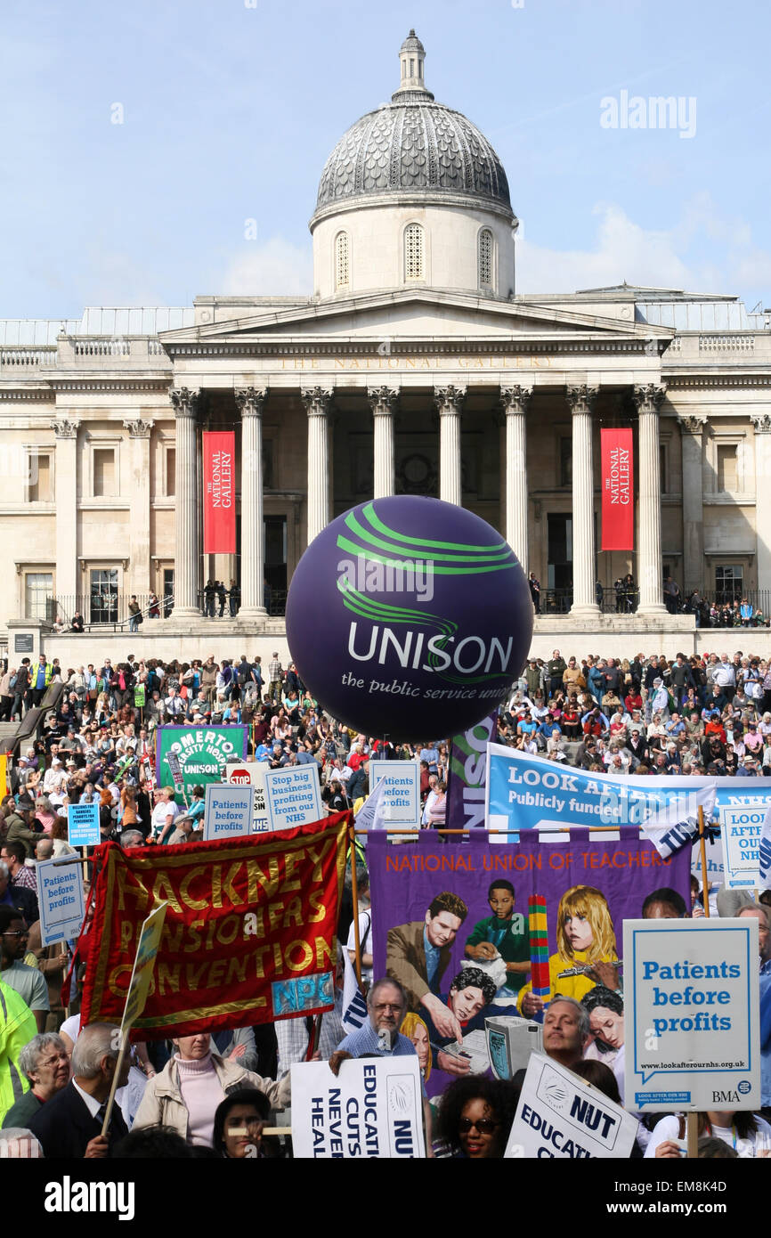 Stato di benessere nel rally di Trafalgar Square a Londra Foto Stock