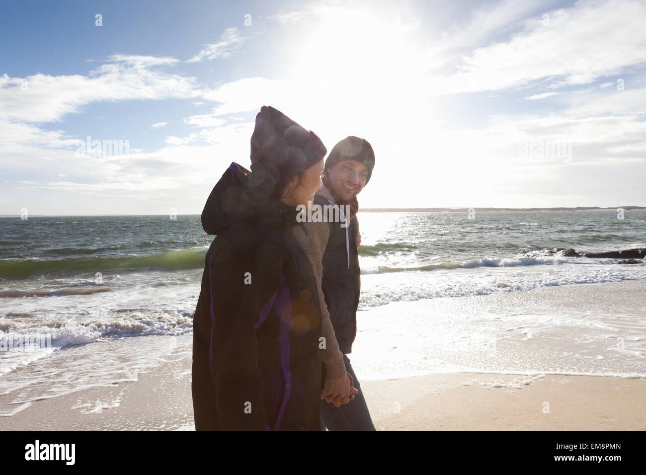 Giovane godendo di mare, Connemara, Irlanda Foto Stock