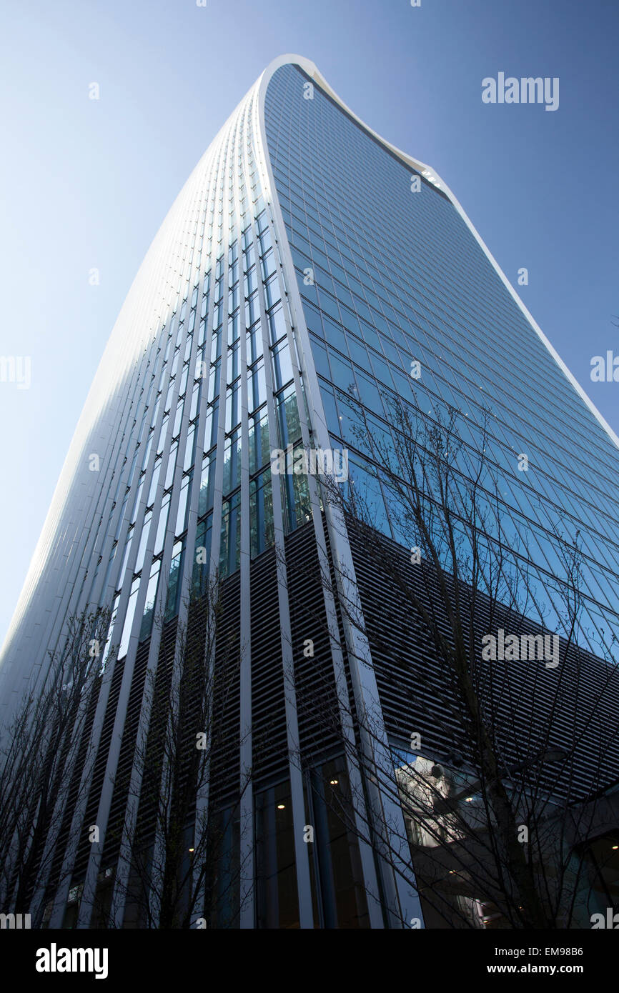 "Walkie talkie' edificio (20 Fenchurch Street) nella città di Londra ha ora 'sunshades' su windows per ridurre i riflessi Foto Stock