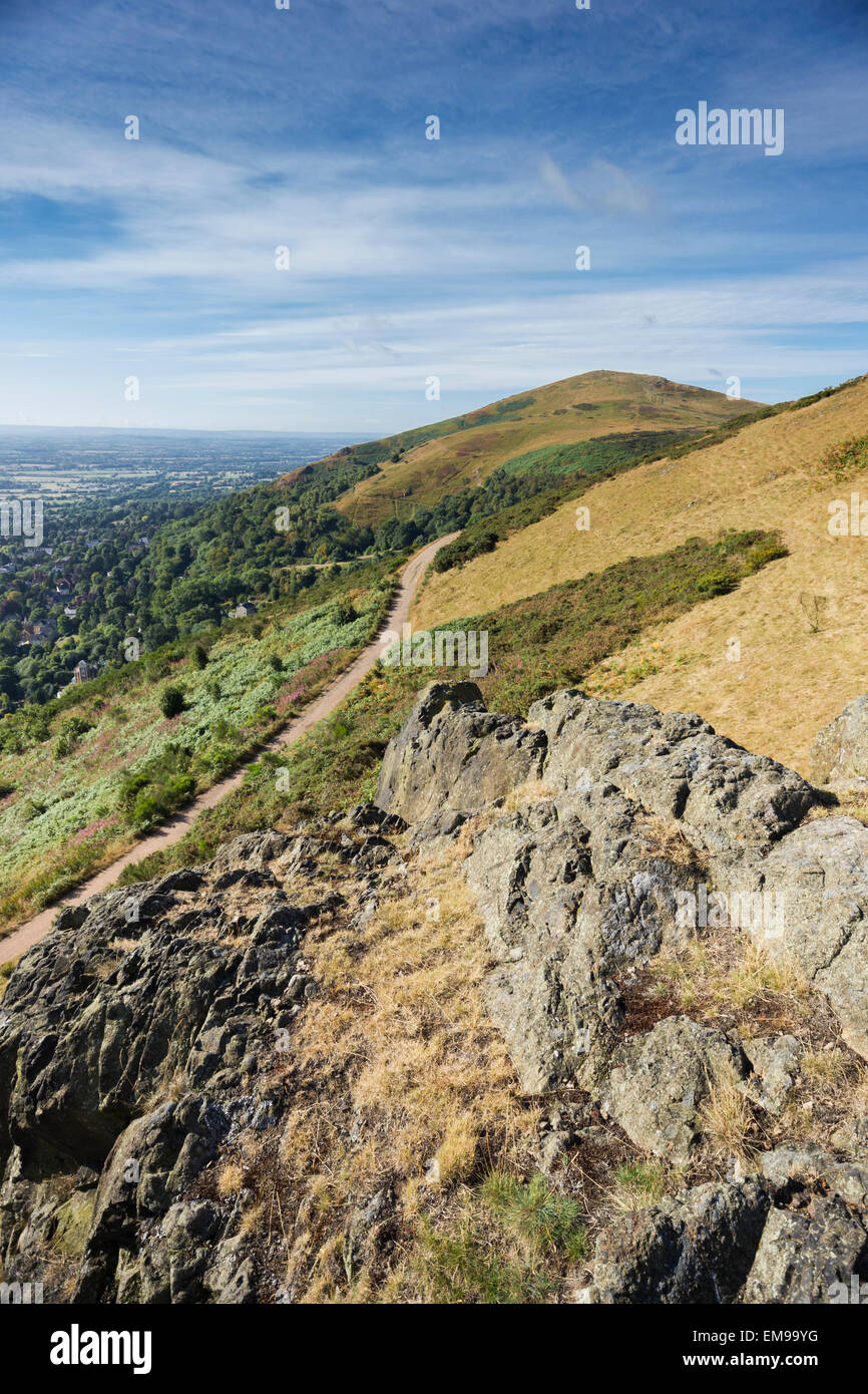 Vista del Worcestershire Beacon da North Hill con il tratto di contorno Foto Stock