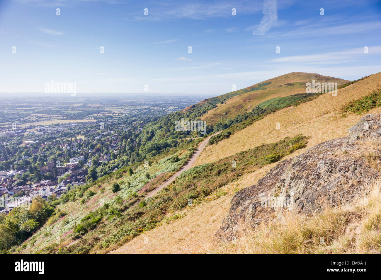 Vista del Worcestershire Beacon da North Hill con il tratto di contorno Foto Stock