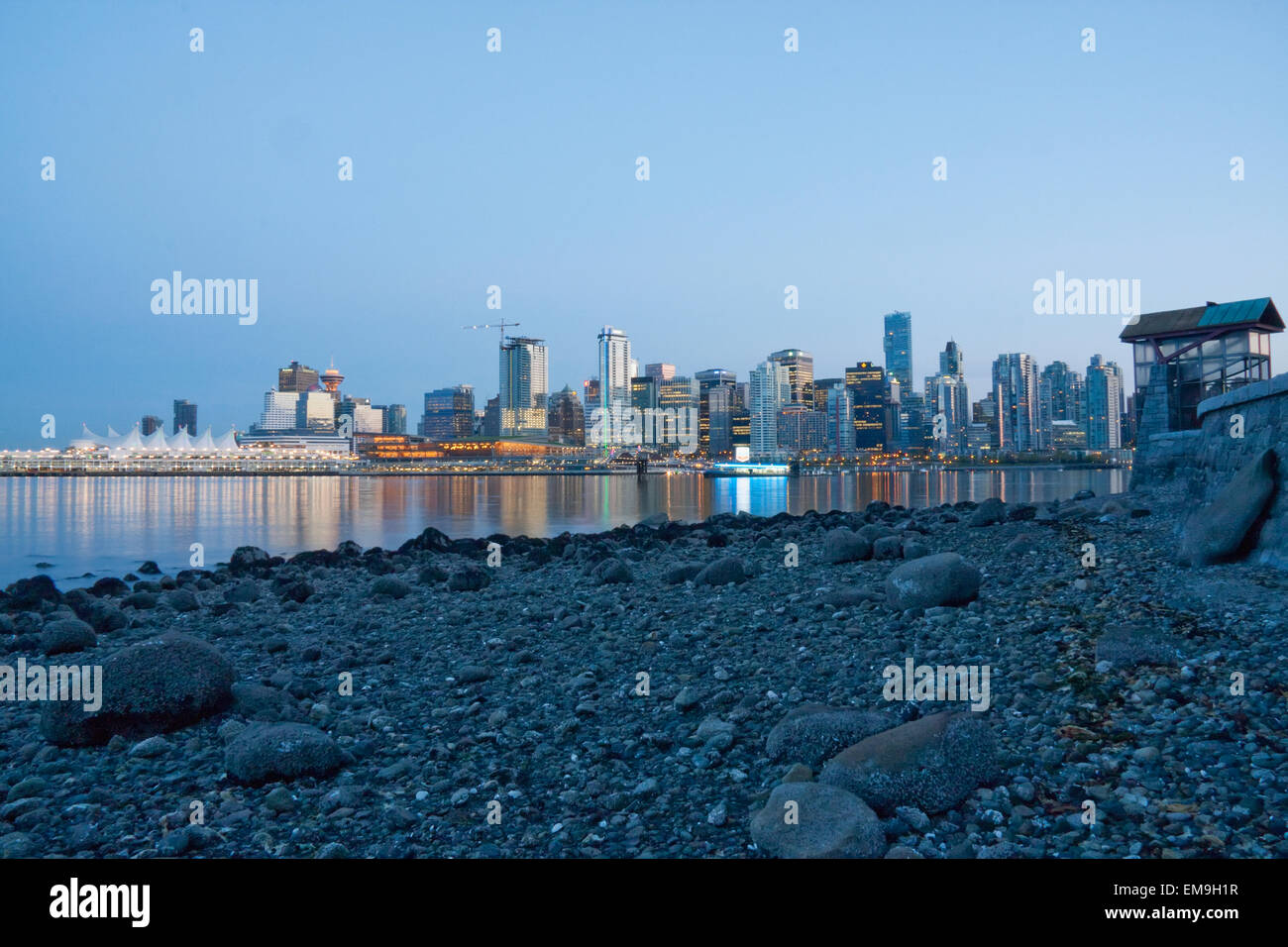 Skyline di Vancouver e nove ore di pistola In Stanley Park, British Columbia, Canada Foto Stock