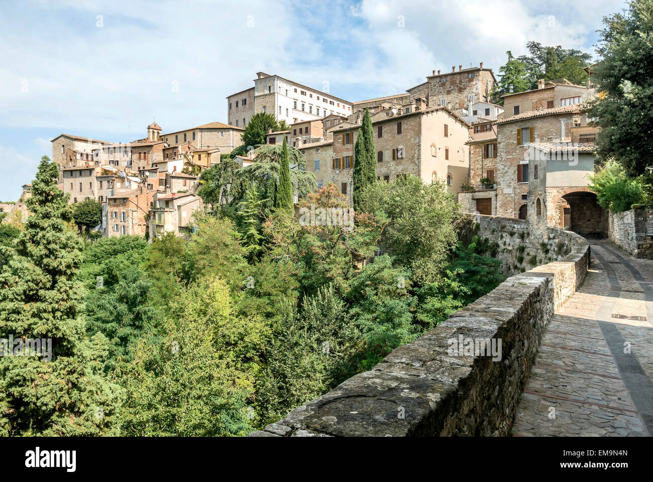 Vista sul centro storico di Todi, Umbria, Italia Foto Stock