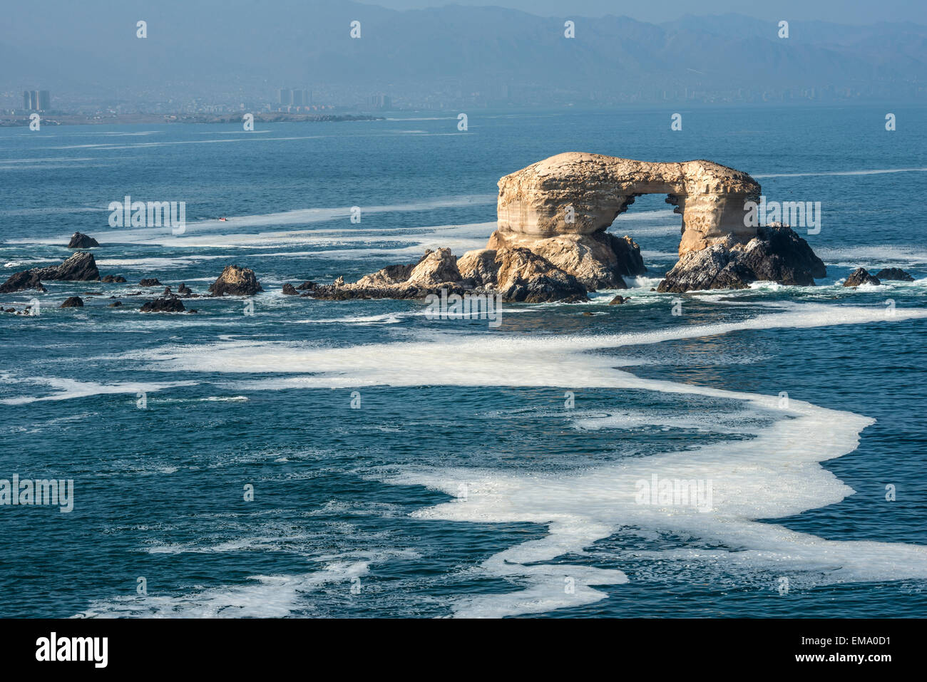 Portada (Arch) formazione di roccia, costa cilena, La Portada riserva nazionale, Antofagasta, Cile Foto Stock