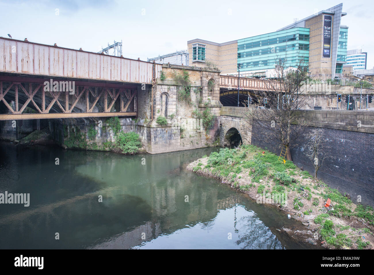 La confluenza del fiume Irwell e il fiume Irk nel centro città di Manchester. Foto Stock