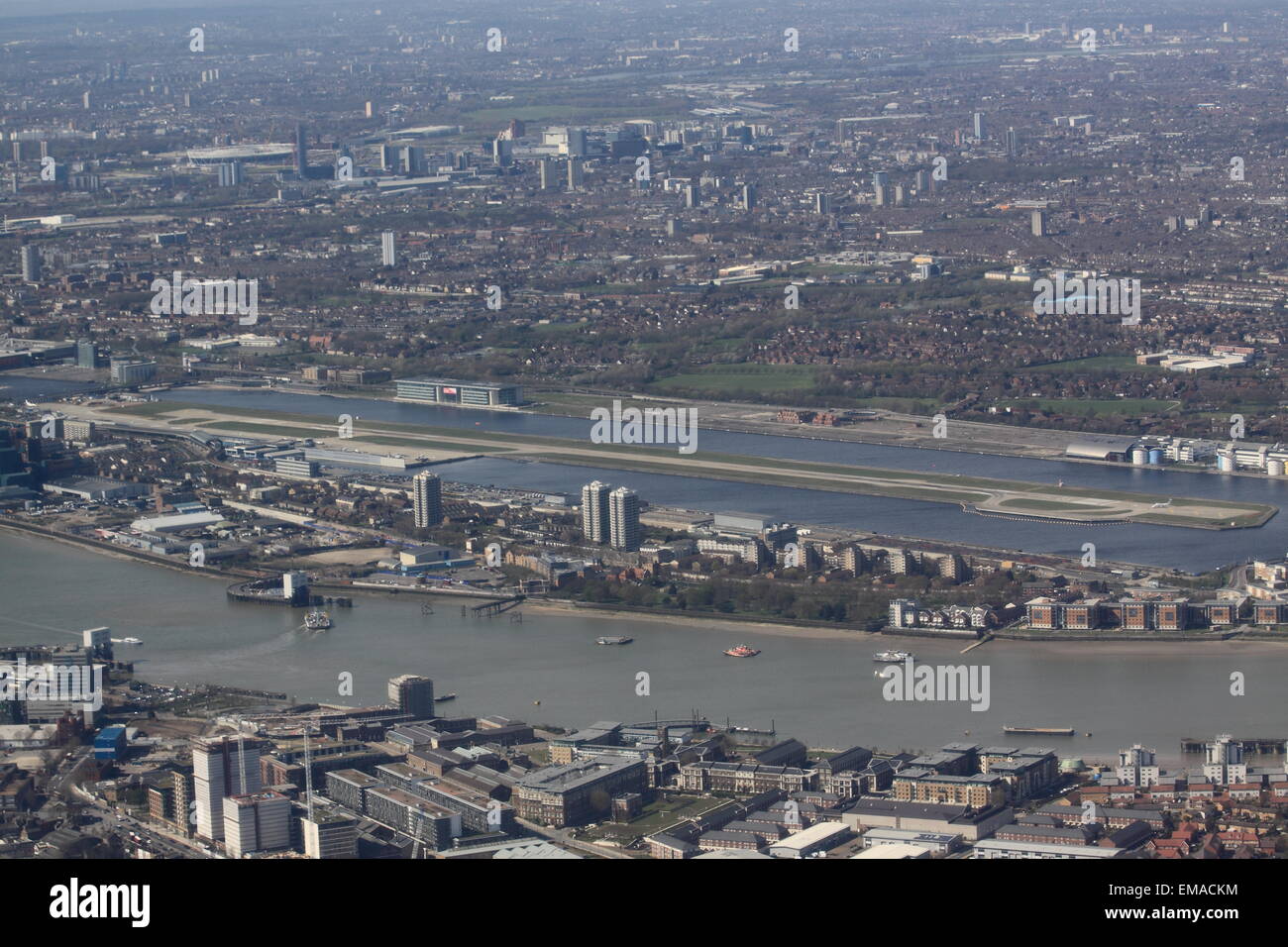London City Airport antenna girato da sud che mostra il terreno vacante destinato ad un zona di Enterprise per aziende cinesi. Foto Stock