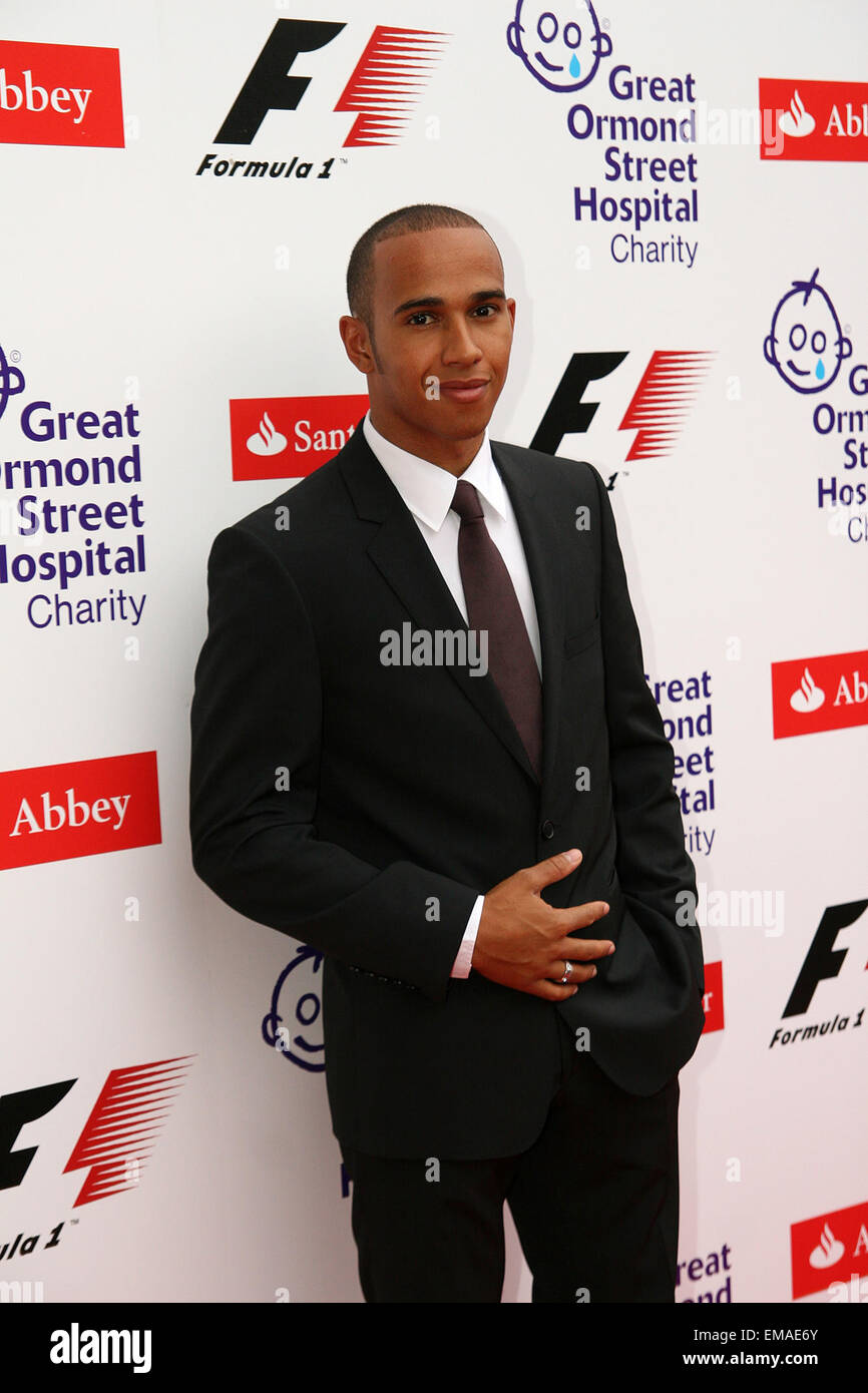 Driver di Formula Uno Lewis Hamilton arriva al V&A per il Great Ormond Street Hospital carità Formula una cena alla vigilia del Gran Premio di Gran Bretagna Londra Foto Stock
