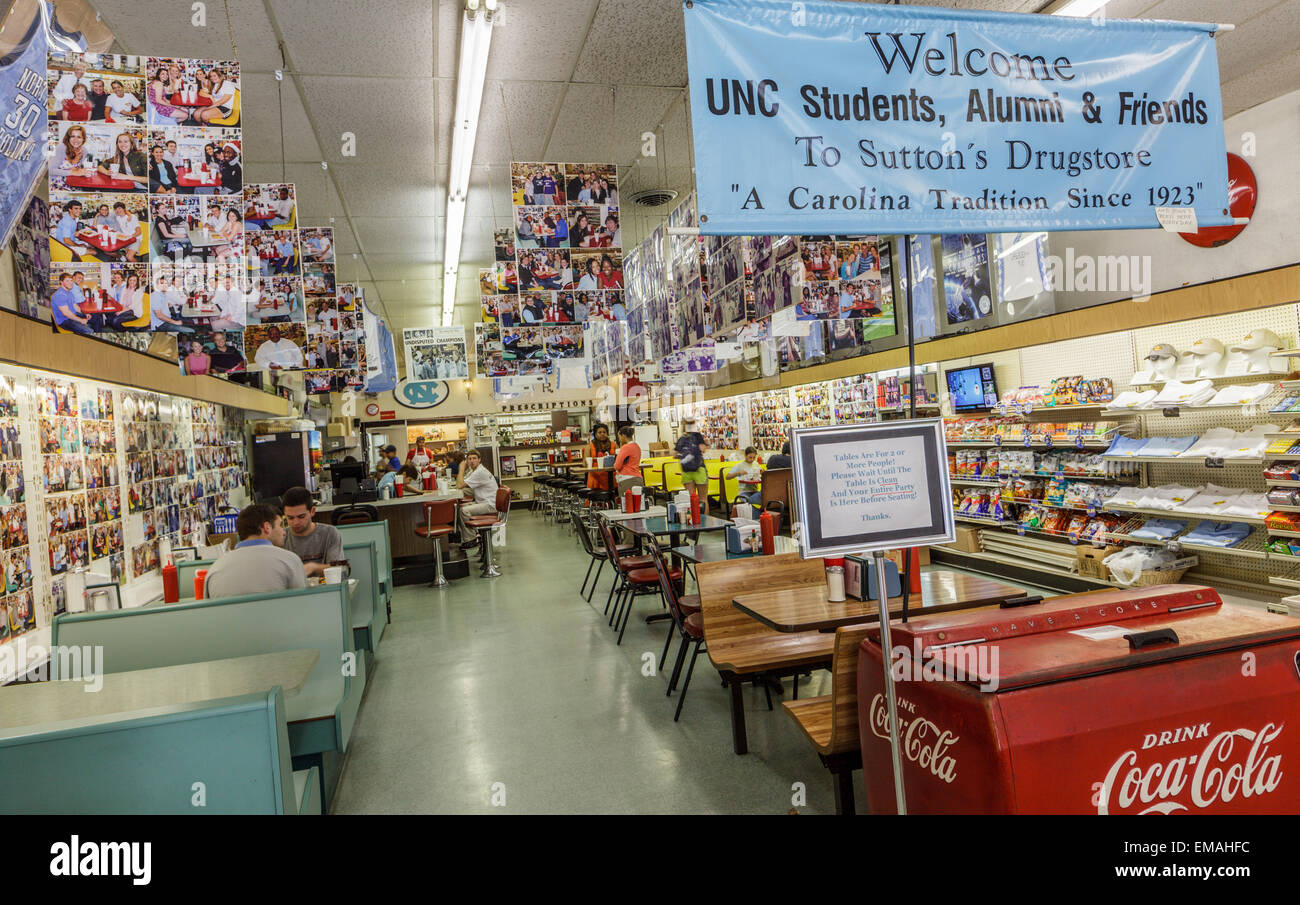 Sutton la farmacia, di un'istituzione di Chapel Hill, North Carolina. Foto Stock